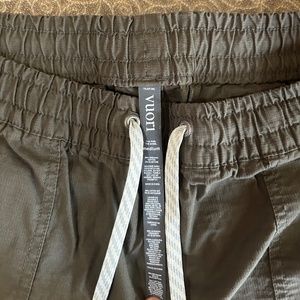 Vuori Medium Womens Ripstop Pant Army Green Great Condition